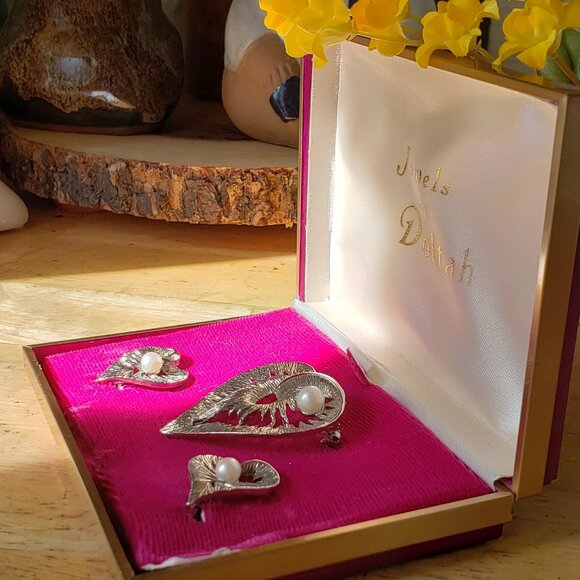 Jewels by Deltah Silver Tone Set of Heat Brooch and Clip On Earrings - Picture 4 of 7